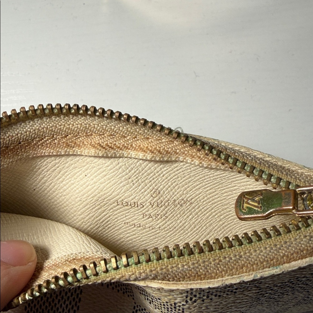 Louis Vuitton Cream and Gray Checkered Key Pouch - Picture 4 of 5